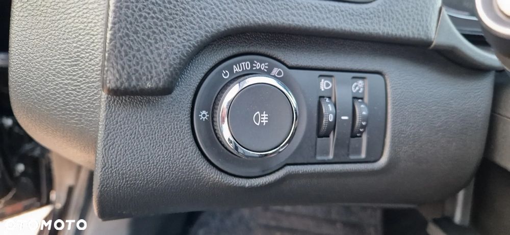 Opel Insignia 1.6 SIDI Turbo Touer Innovation - 27