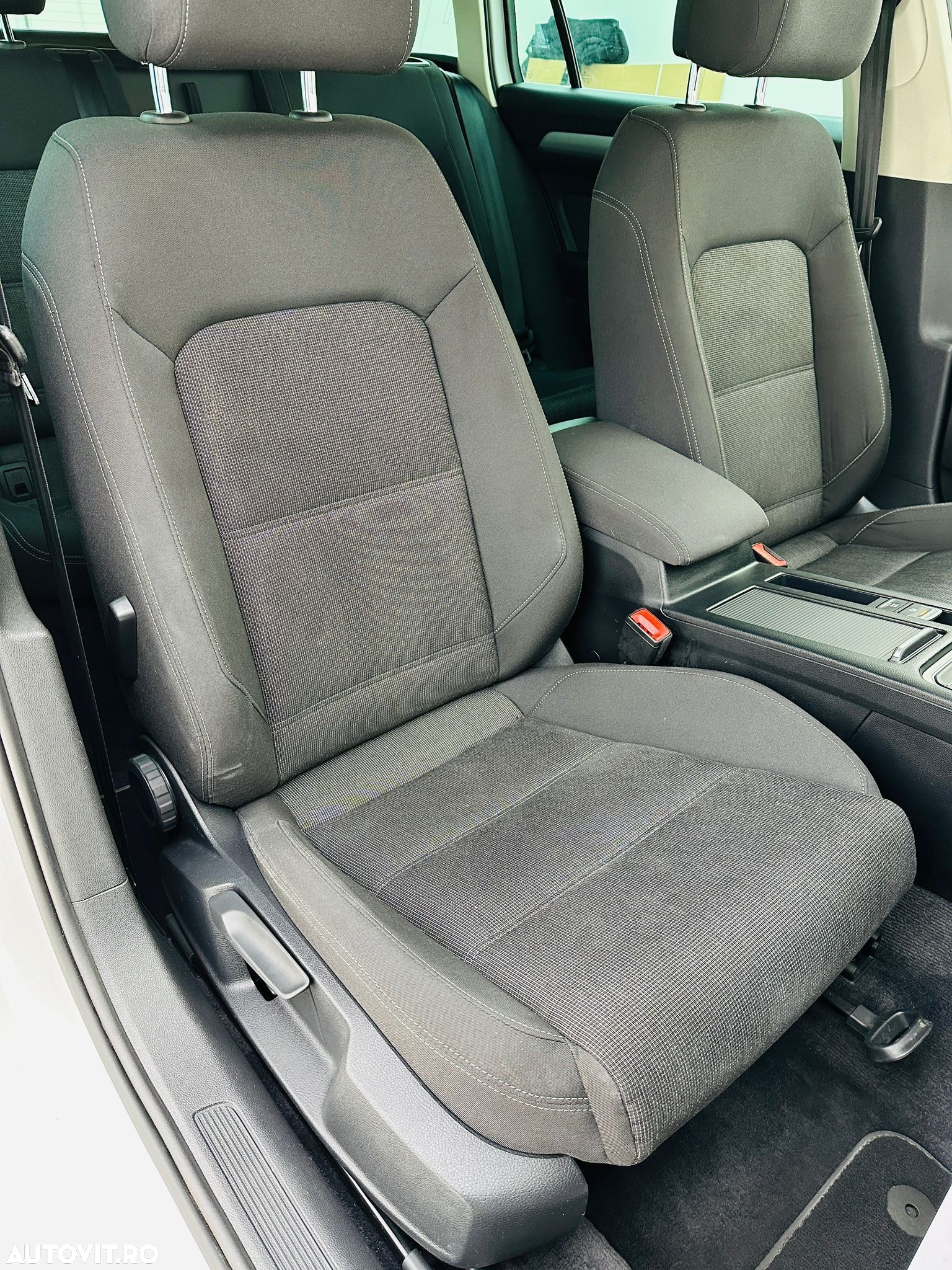 Volkswagen Passat - 25