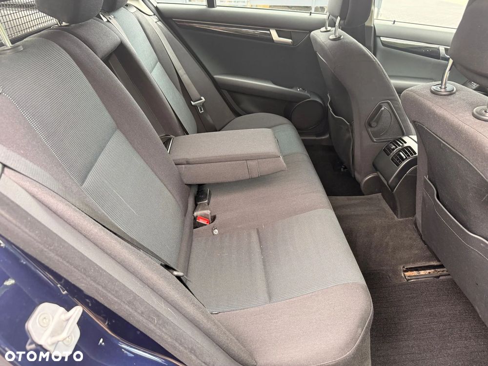 Mercedes-Benz Klasa C 180 BlueEFFICIENCY 7G-TRONIC Elegance - 17