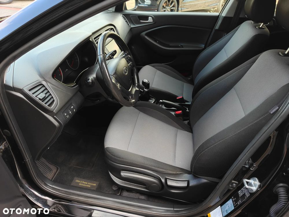 Hyundai i20 blue 1.2 Pure - 7