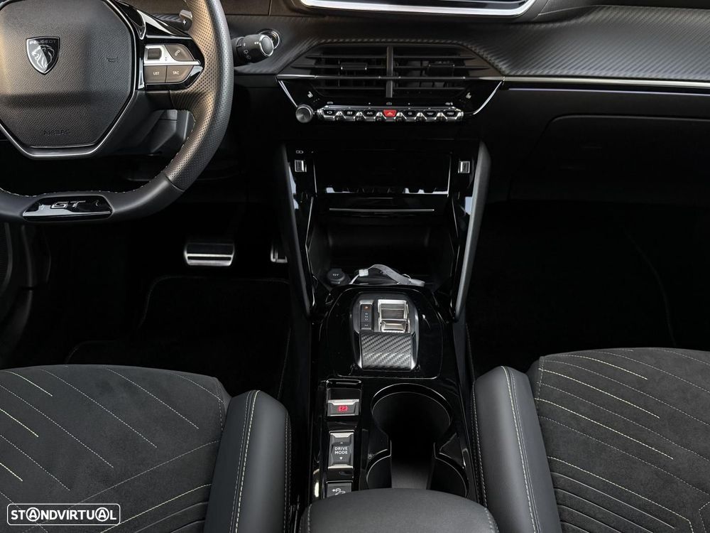 Peugeot 2008 1.2 PureTech GT EAT8 - 39