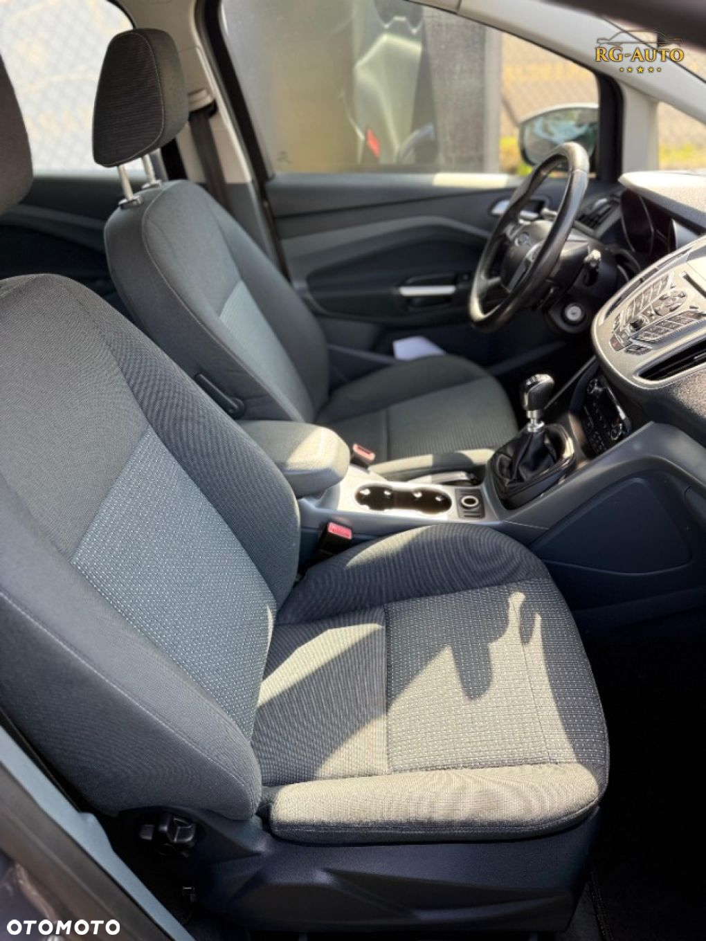 Ford Grand C-MAX - 25