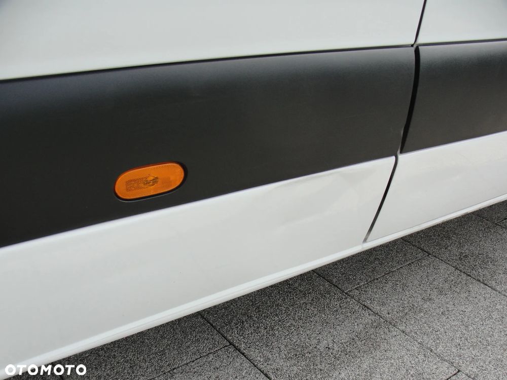 Mercedes-Benz Sprinter - 20