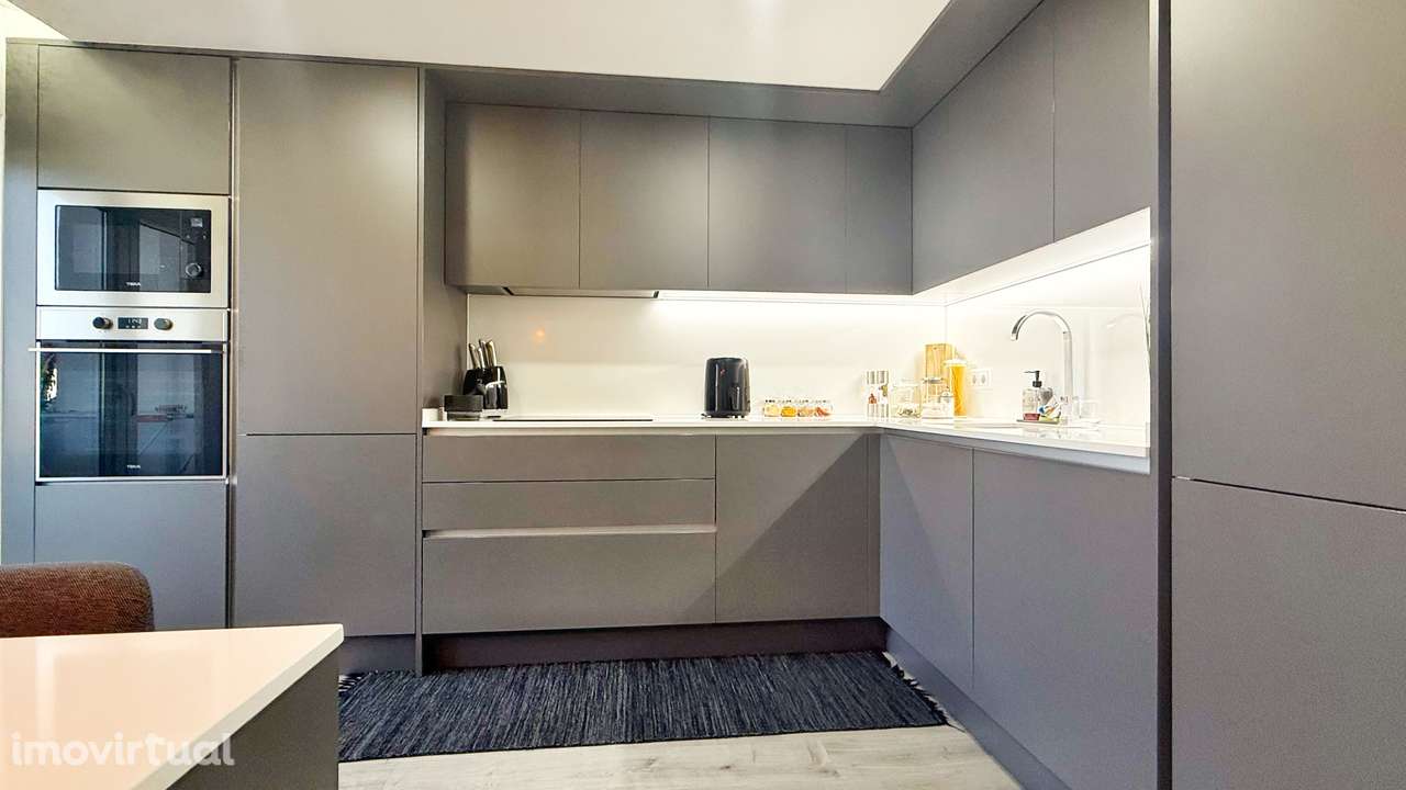 Apartamento T2 Totalmente Remodelado com Suite e Varanda - Grande imagem: 4/26