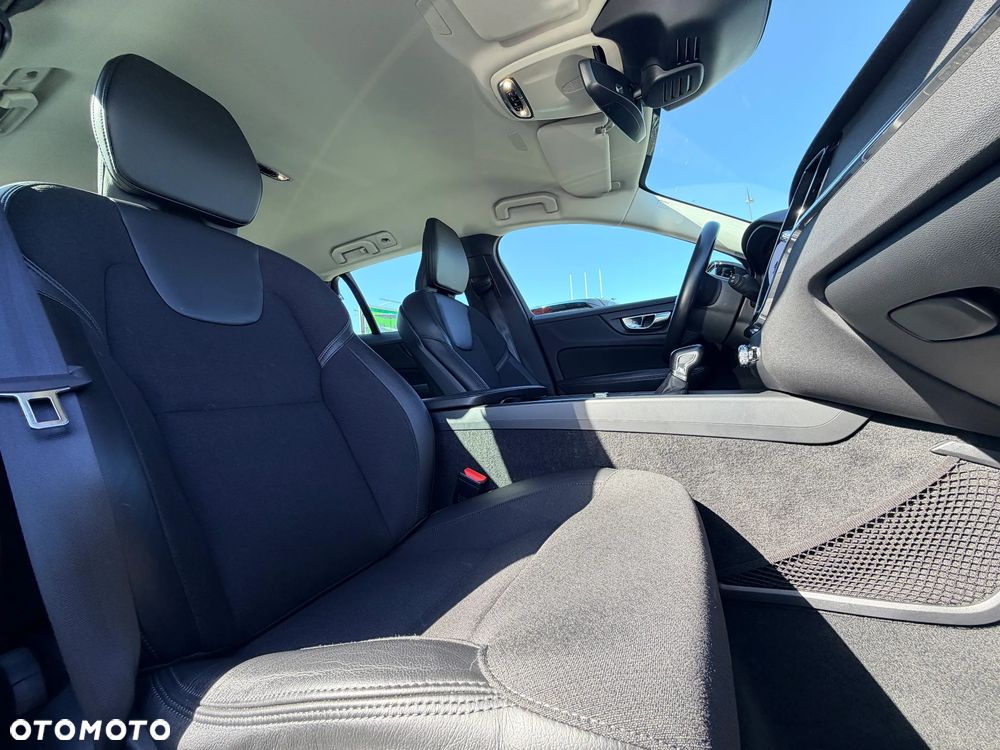 Volvo V60 D4 Momentum Pro - 17