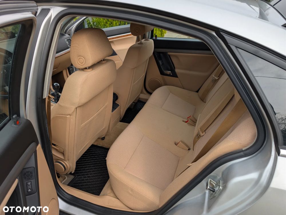 Opel Vectra 1.8 Essentia - 10