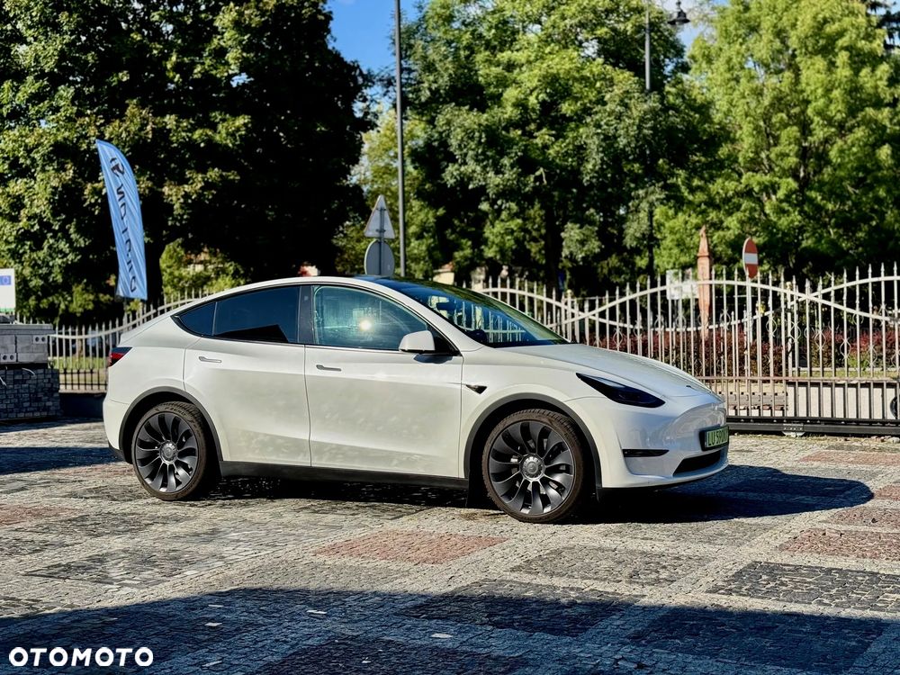 Tesla Model Y - 15
