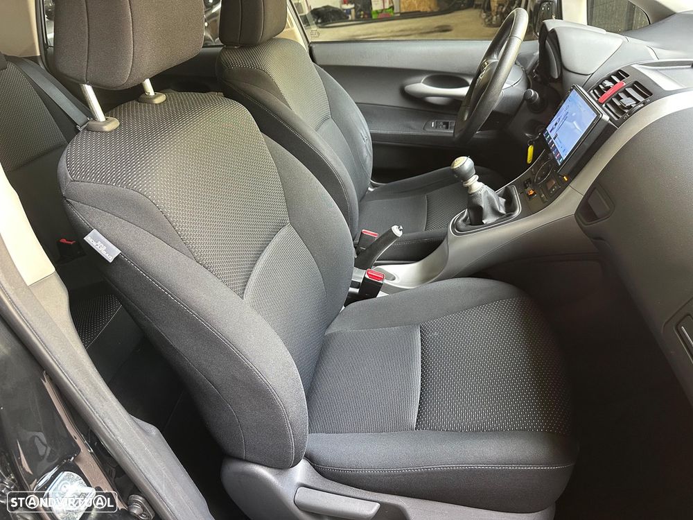Toyota Auris 1.4 D-4D Exclusive+Navi - 12