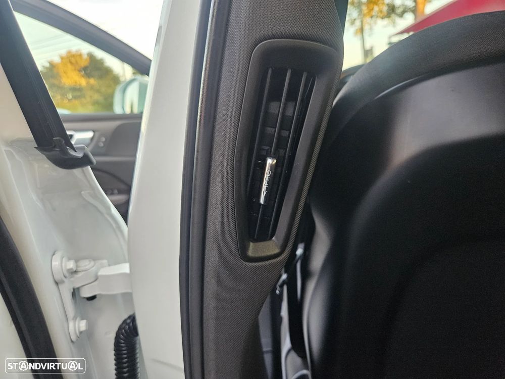 Volvo V60 2.0 D3 Momentum - 38