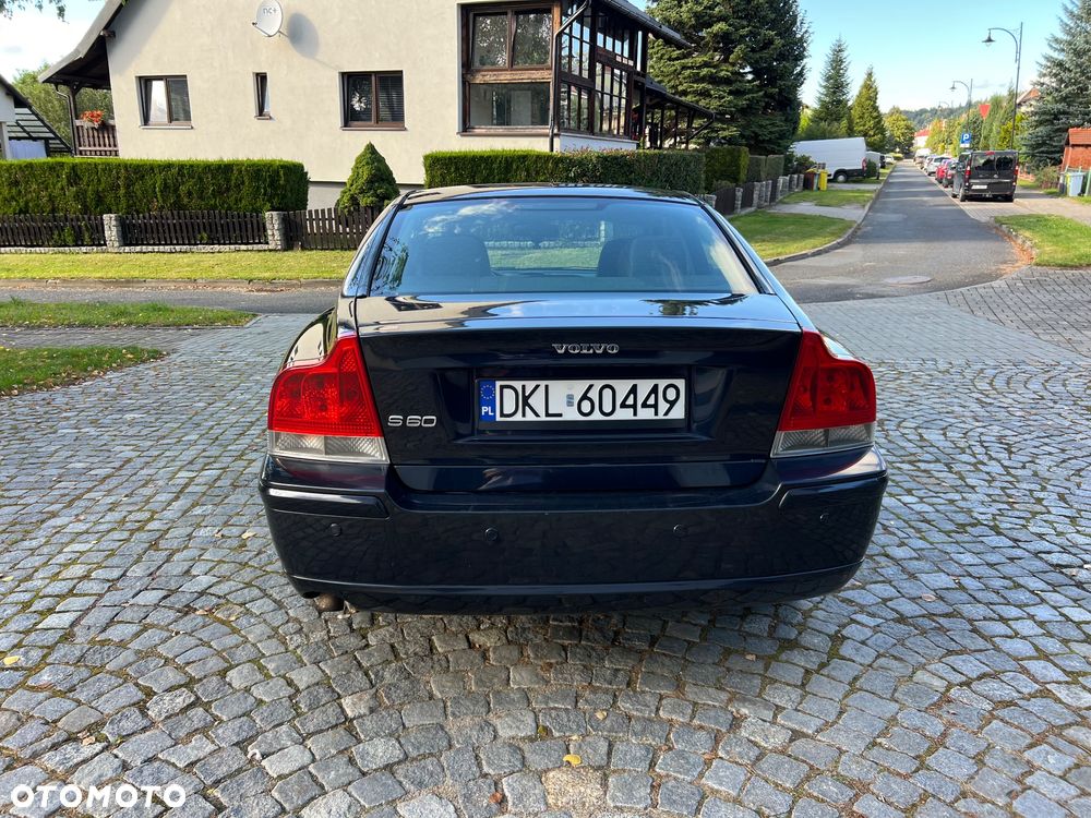 Volvo S60 2.4D5 Momentum - 3
