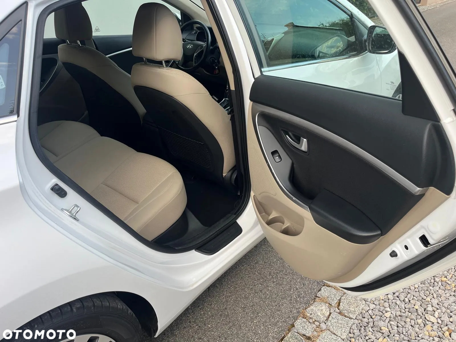 Hyundai i30 1.6 CRDi BlueDrive Comfort DCT - 11