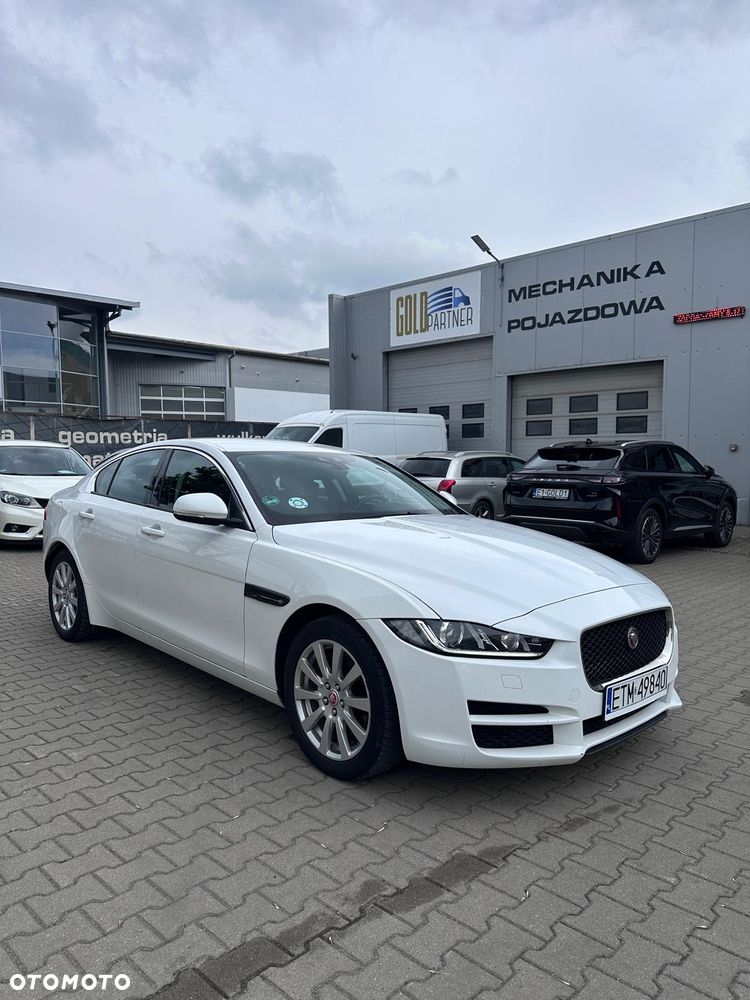 Jaguar XE - 3