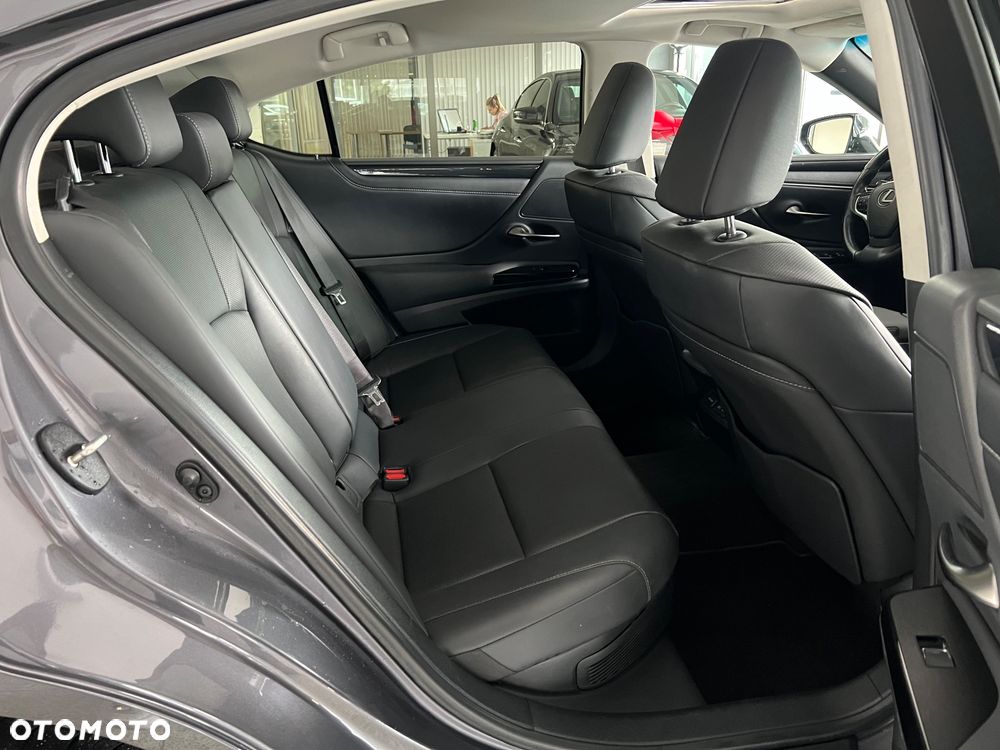 Lexus ES 300h Business Edition + - 36