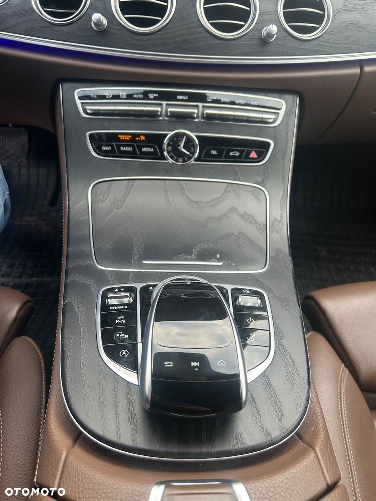 Mercedes-Benz Klasa E 220 d T 9G-TRONIC - 12