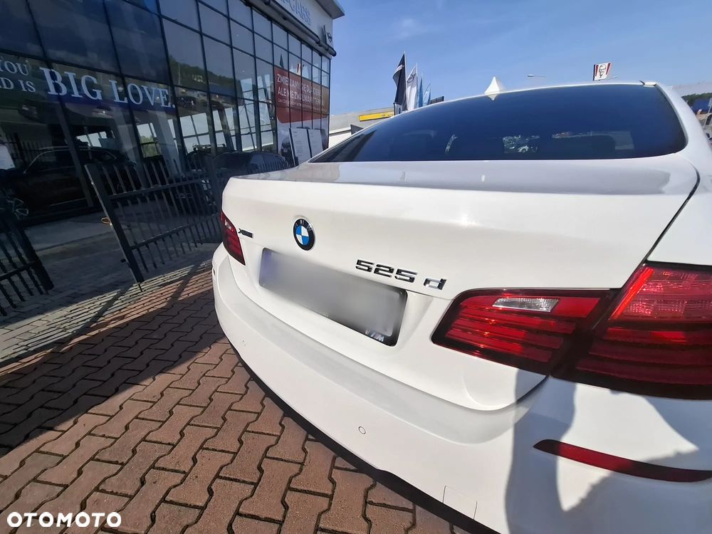 BMW Seria 5 525d xDrive Luxury Line - 9