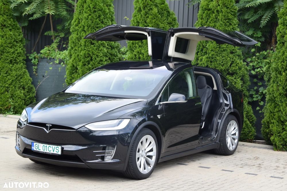 Tesla Model X - 1