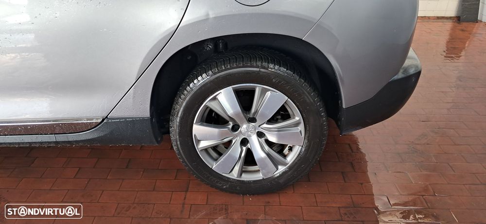 Peugeot 2008 1.2 PureTech Allure - 3