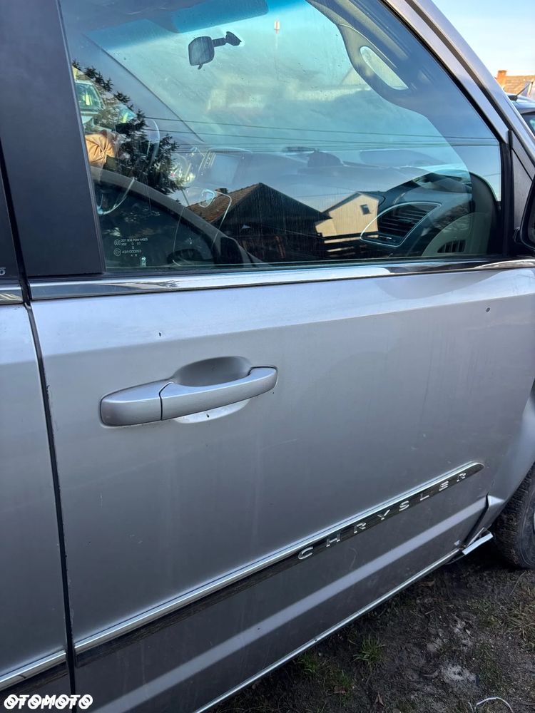 Chrysler Town & Country - 13