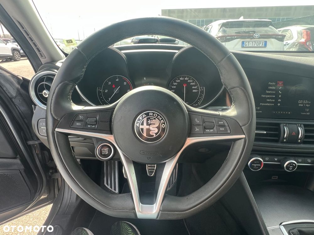 Alfa Romeo Giulia 2.2 - 9