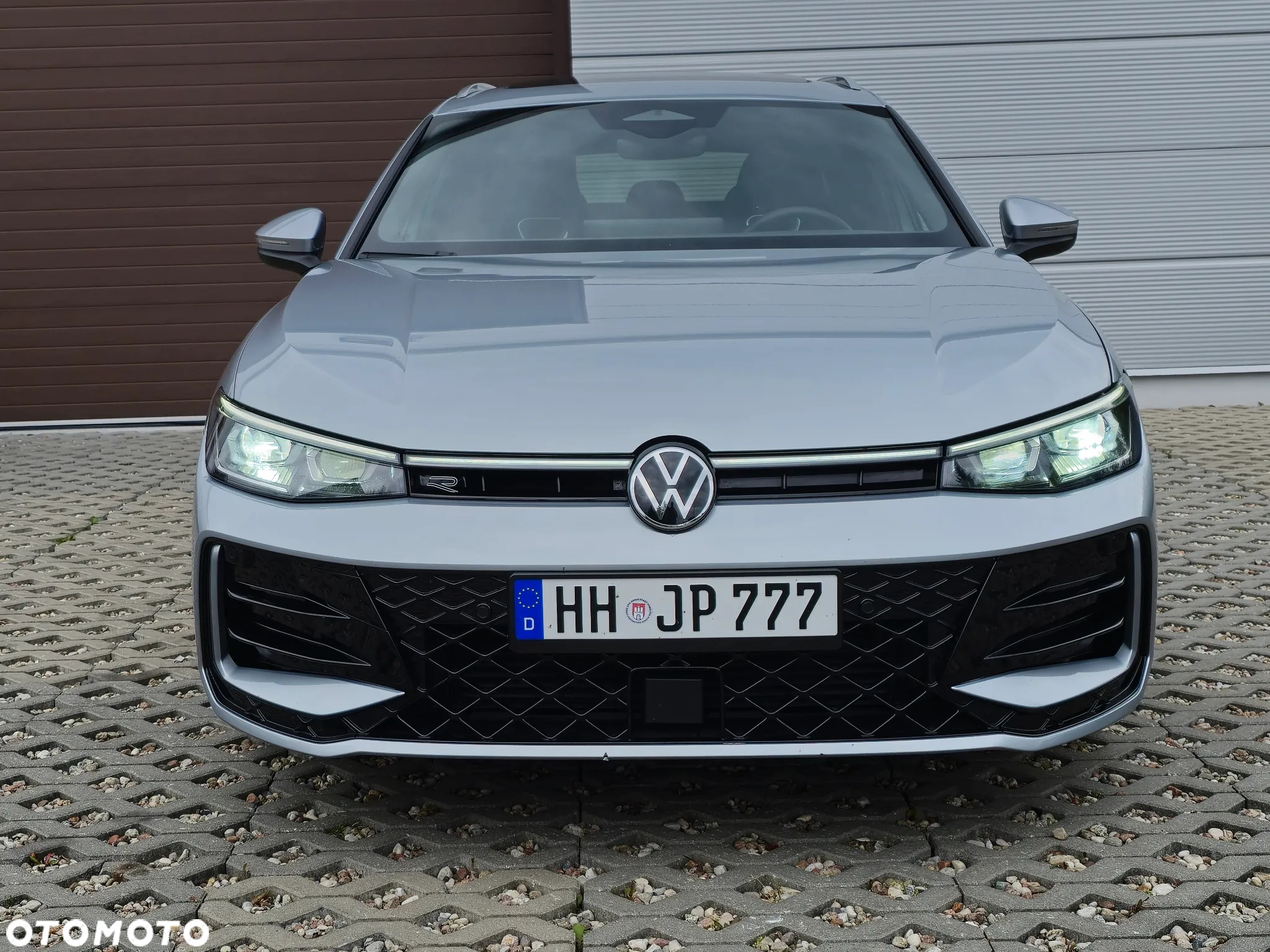 Volkswagen Passat Variant 2.0 TDI SCR DSG R-Line - 11