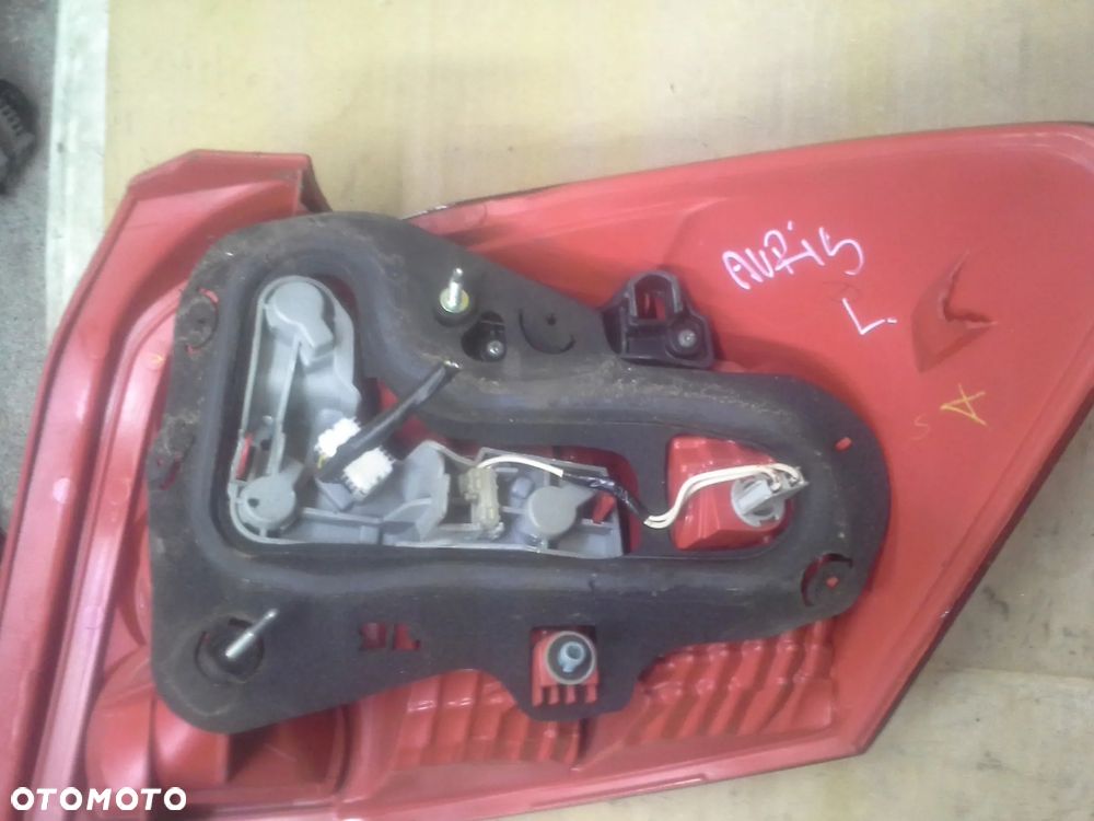 Toyota Auris I HB 5D lampy tylne EU - 6