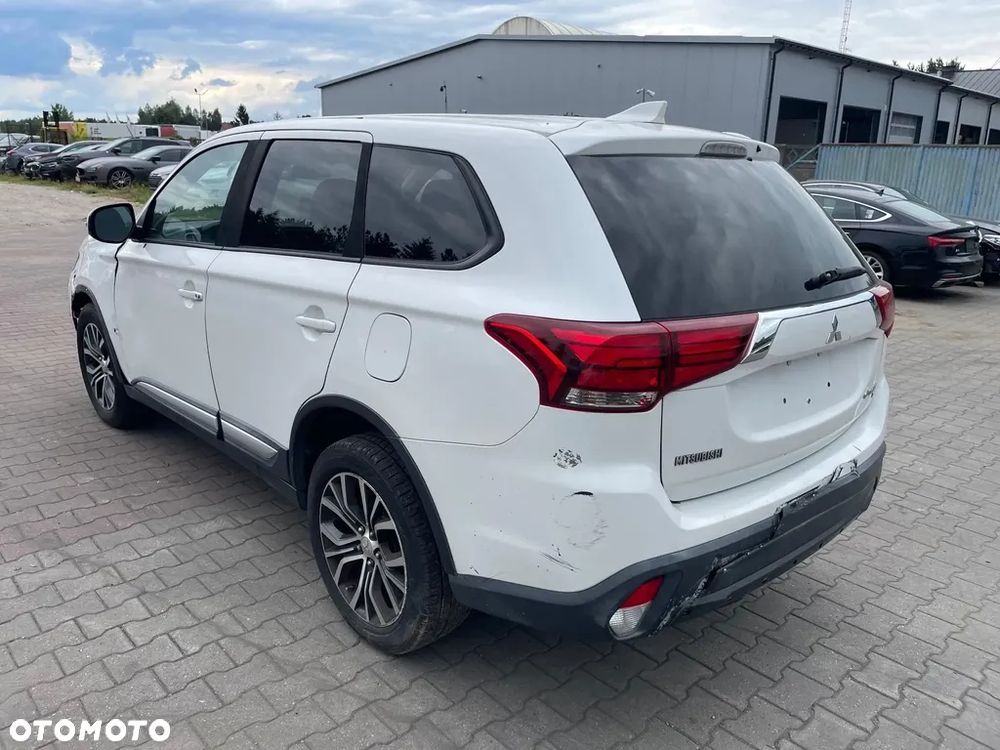 Mitsubishi Outlander 2.4 4WD CVT Instyle - 4