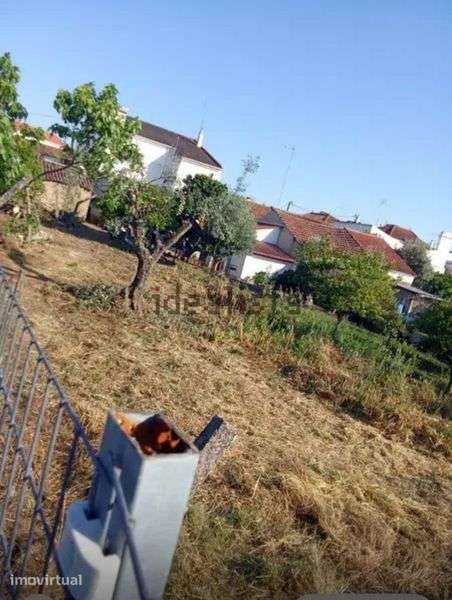 Moradia devoluta em lote de 500 m2 - Grande imagem: 2/8