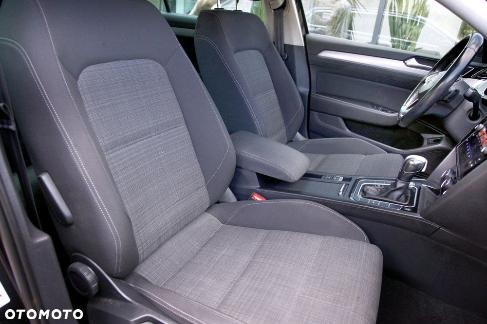 Volkswagen Passat - 12