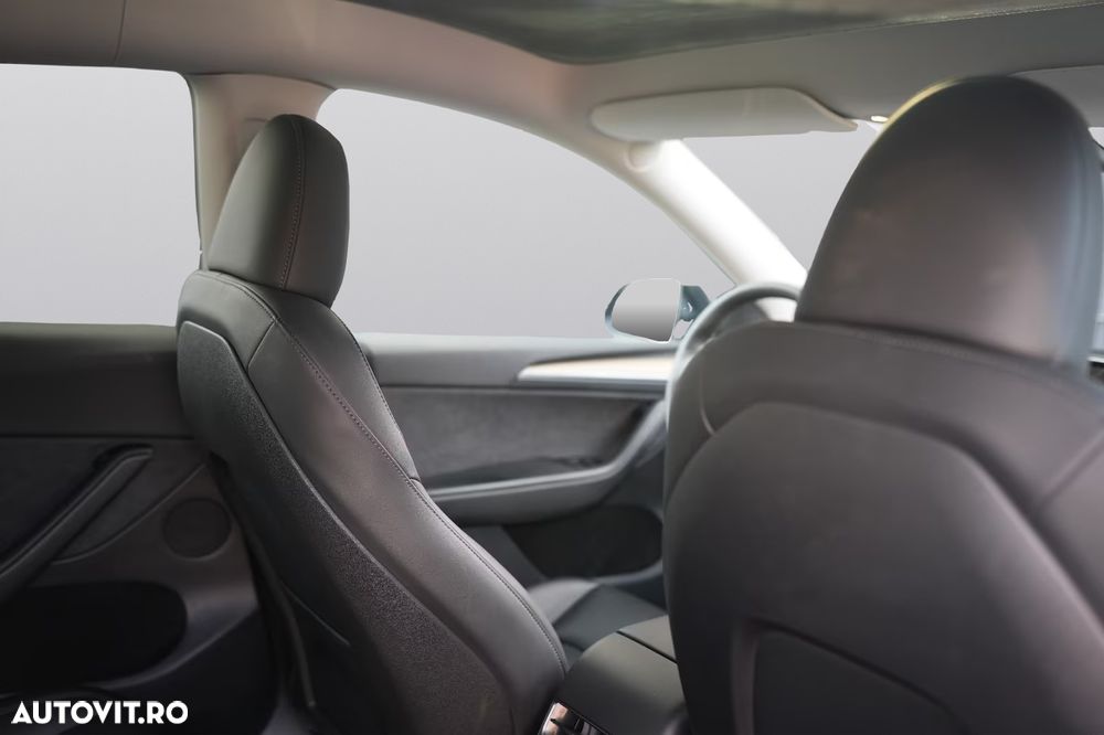 Tesla Model Y Long Range Dual Motor AWD - 11