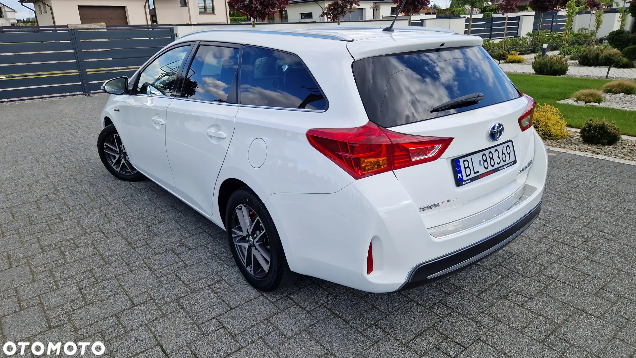 Toyota Auris 1.8 VVT-i Hybrid Automatik Touring Sports Design Edition - 4