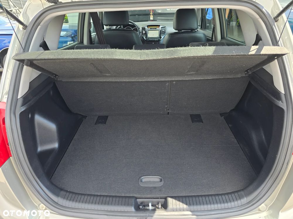 Kia Venga 1.4 CVVT Business Line - 16