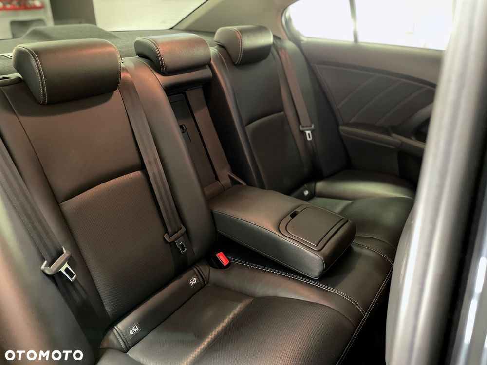 Toyota Avensis 2.0 Prestige MS - 19