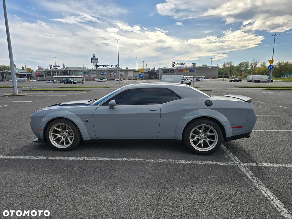 Dodge Challenger - 8