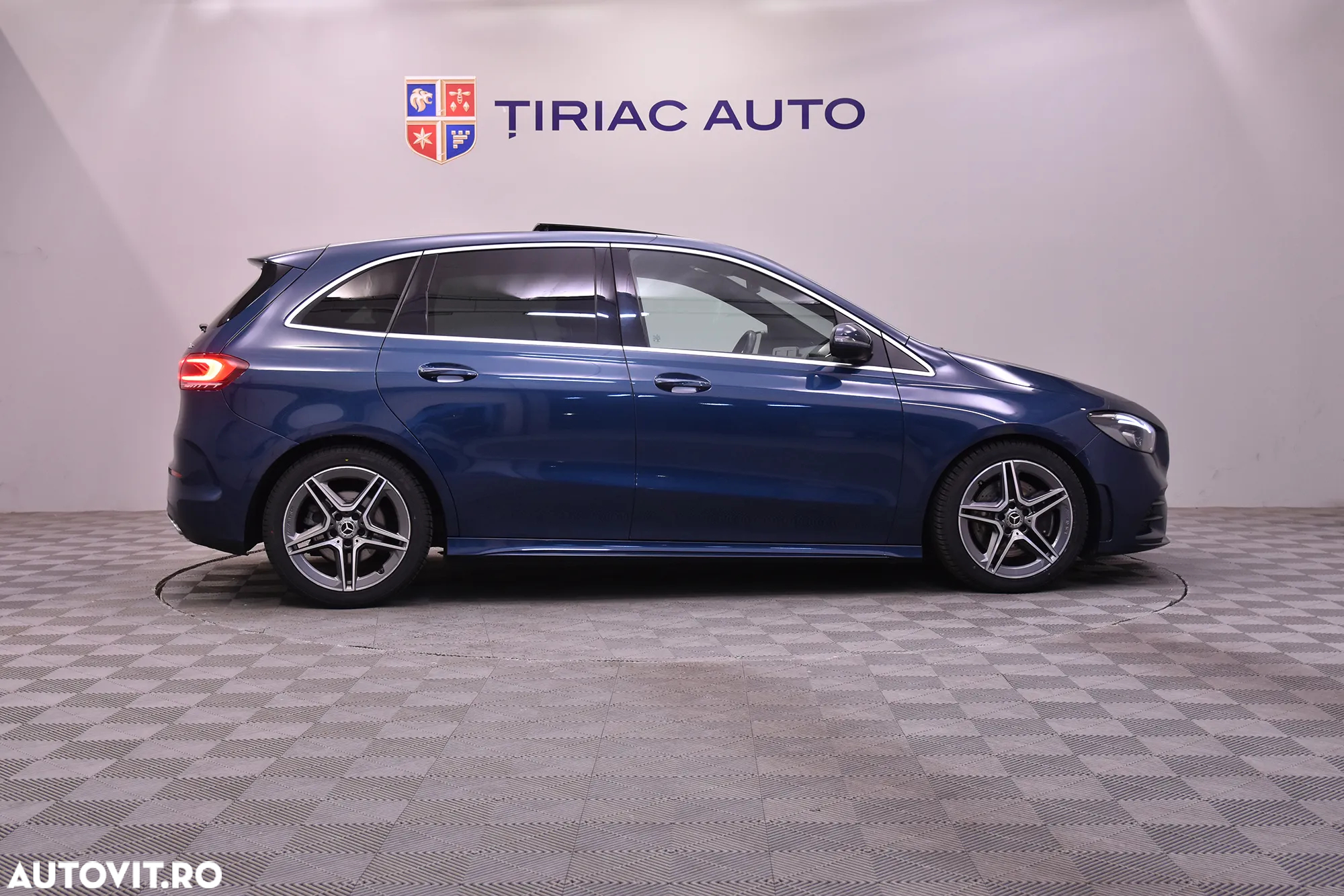 Mercedes-Benz B 220 4Matic 7G-DCT AMG Line - 6