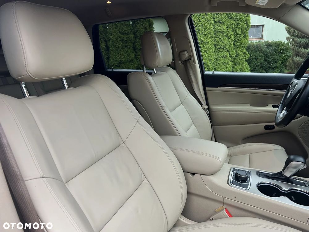 Jeep Grand Cherokee - 12