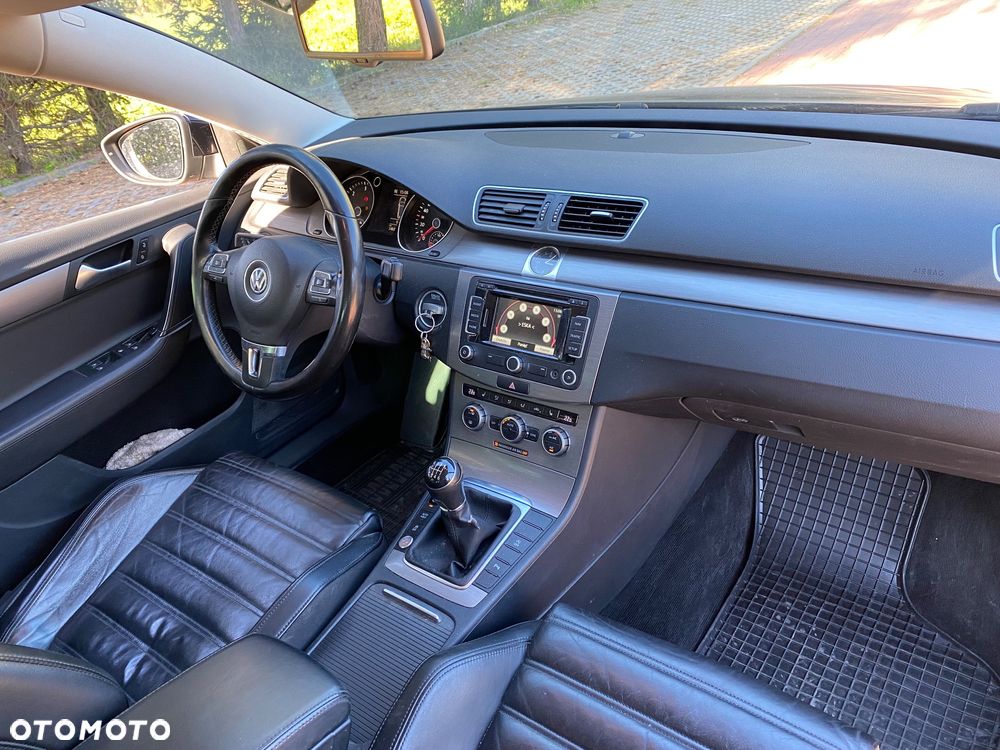 Volkswagen Passat 2.0 TDI Comfortline - 16