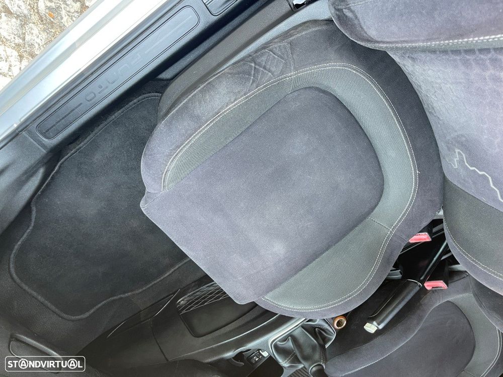 Fiat Punto 1.3 M-Jet Lounge S&S - 32