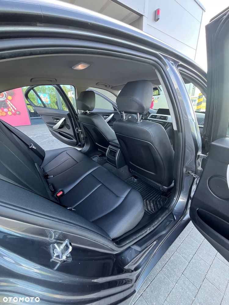 BMW Seria 3 318d - 11