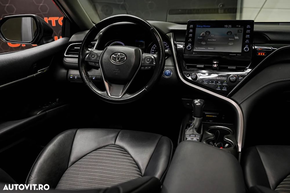 Toyota Camry Luxury - 8