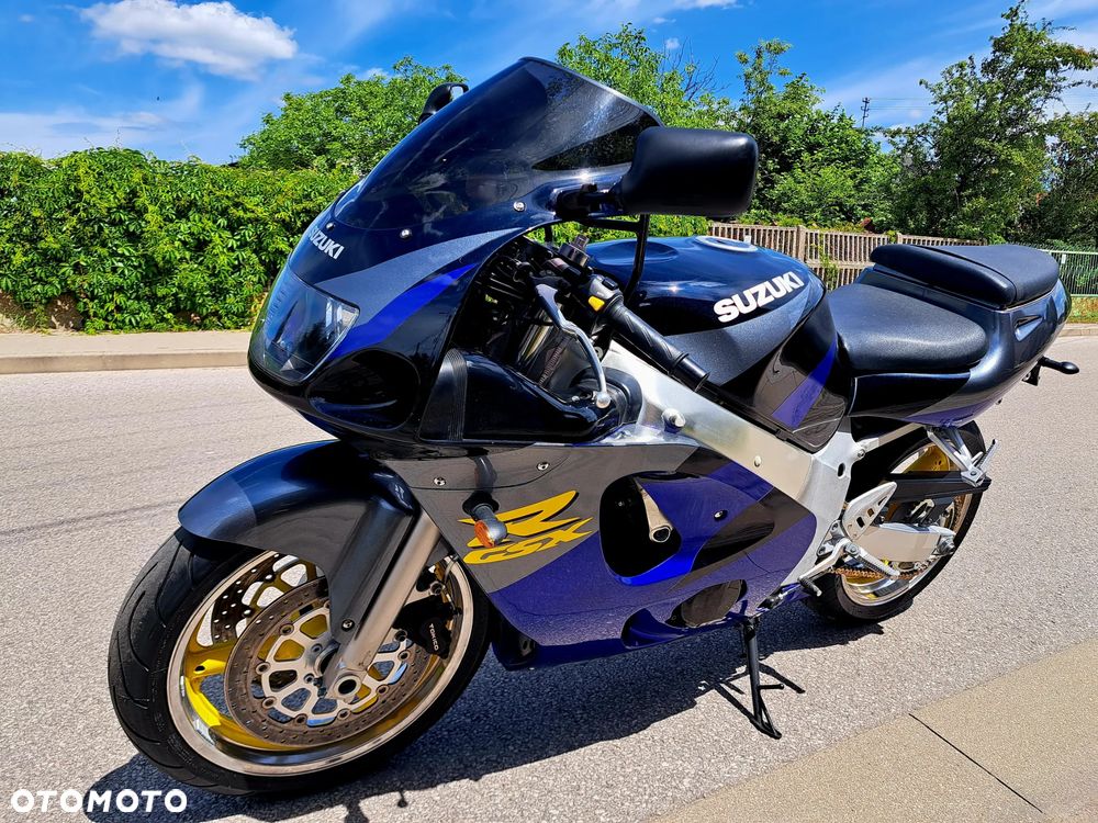 Suzuki GSX-R - 6