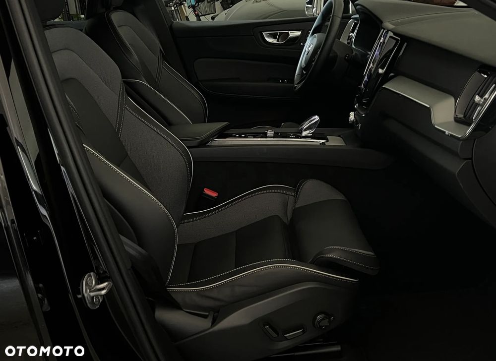 Volvo XC 60 B4 D AWD Plus Dark - 10