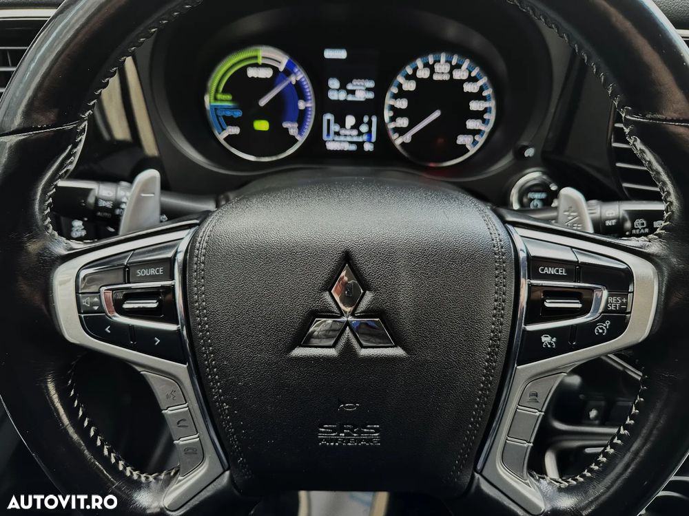 Mitsubishi Outlander PHEV 2.4 L 4X4 Intense - 28