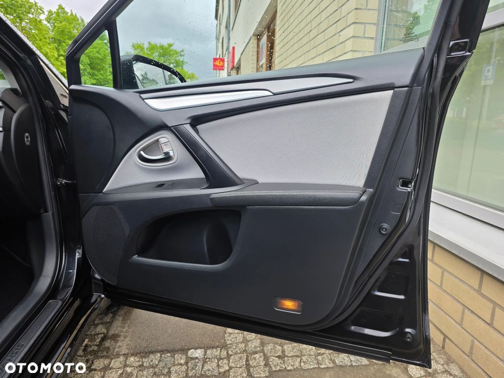 Toyota Avensis - 24
