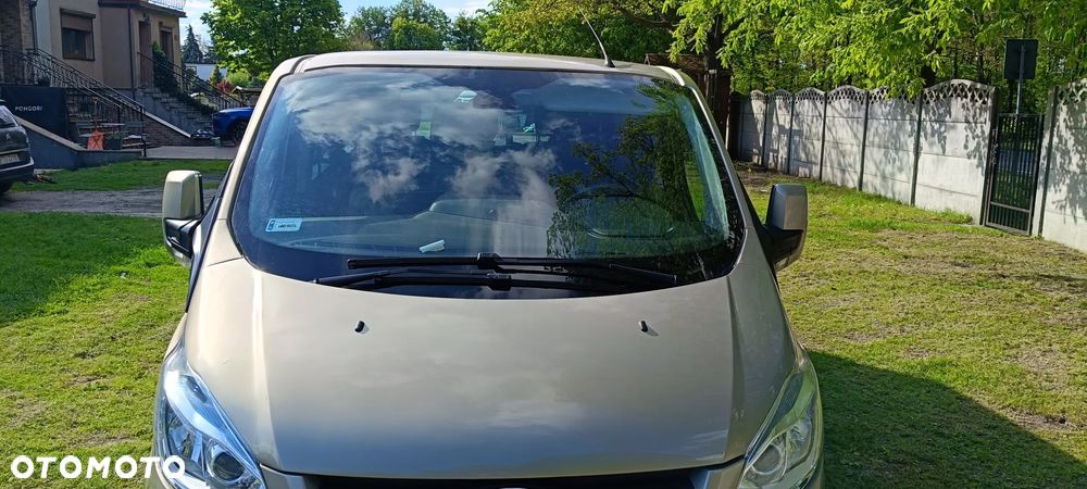 Ford Tourneo Custom - 8