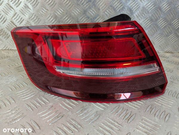 Audi A3 8V HB 5D lift 2016-2019 lampa tył tylna lewa 8V4945207