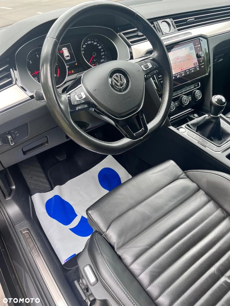 Volkswagen Passat - 8