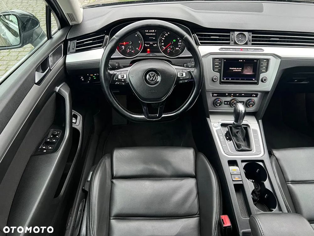 Volkswagen Passat 1.6 TDI SCR DSG - 16