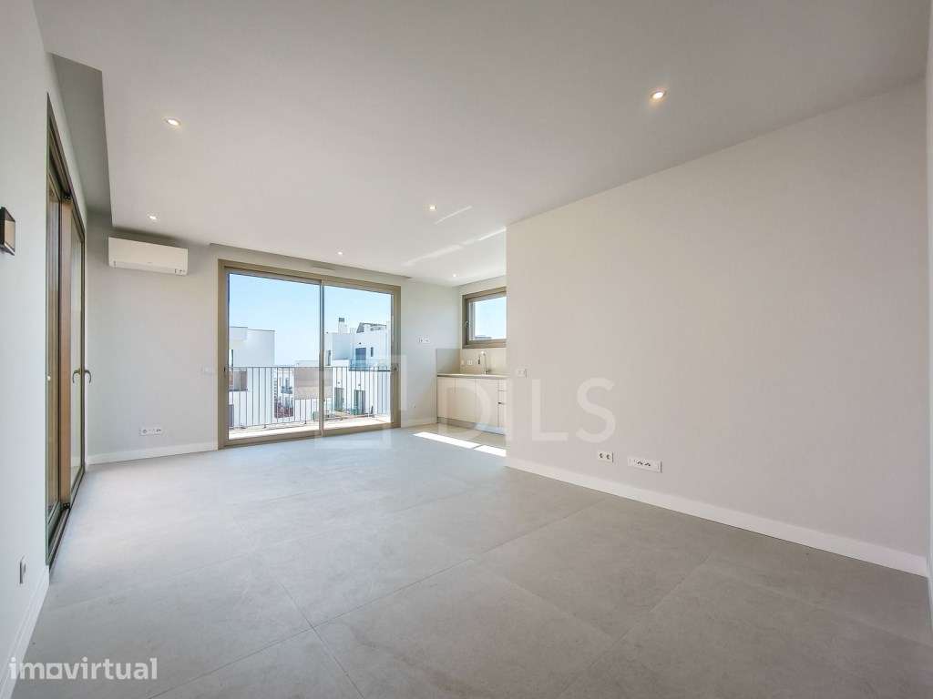 Apartamento T2 com varanda, terraço e garagem em Cabanas, Tavira - Grande imagem: 3/57