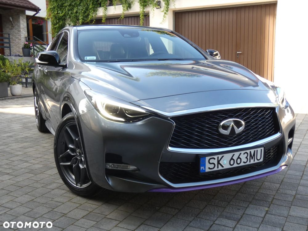 Infiniti Q30 1.6t Premium Tech 7DCT - 6