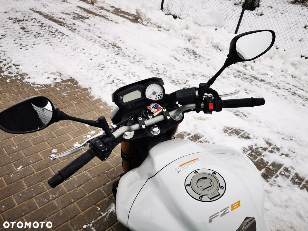 Yamaha FZ8 - 30